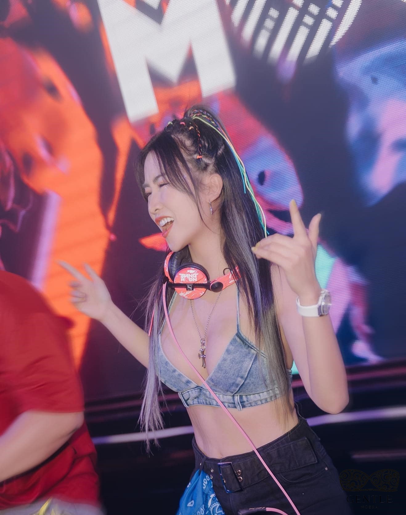 ảnh DJ Trang Moon mặc bikini
