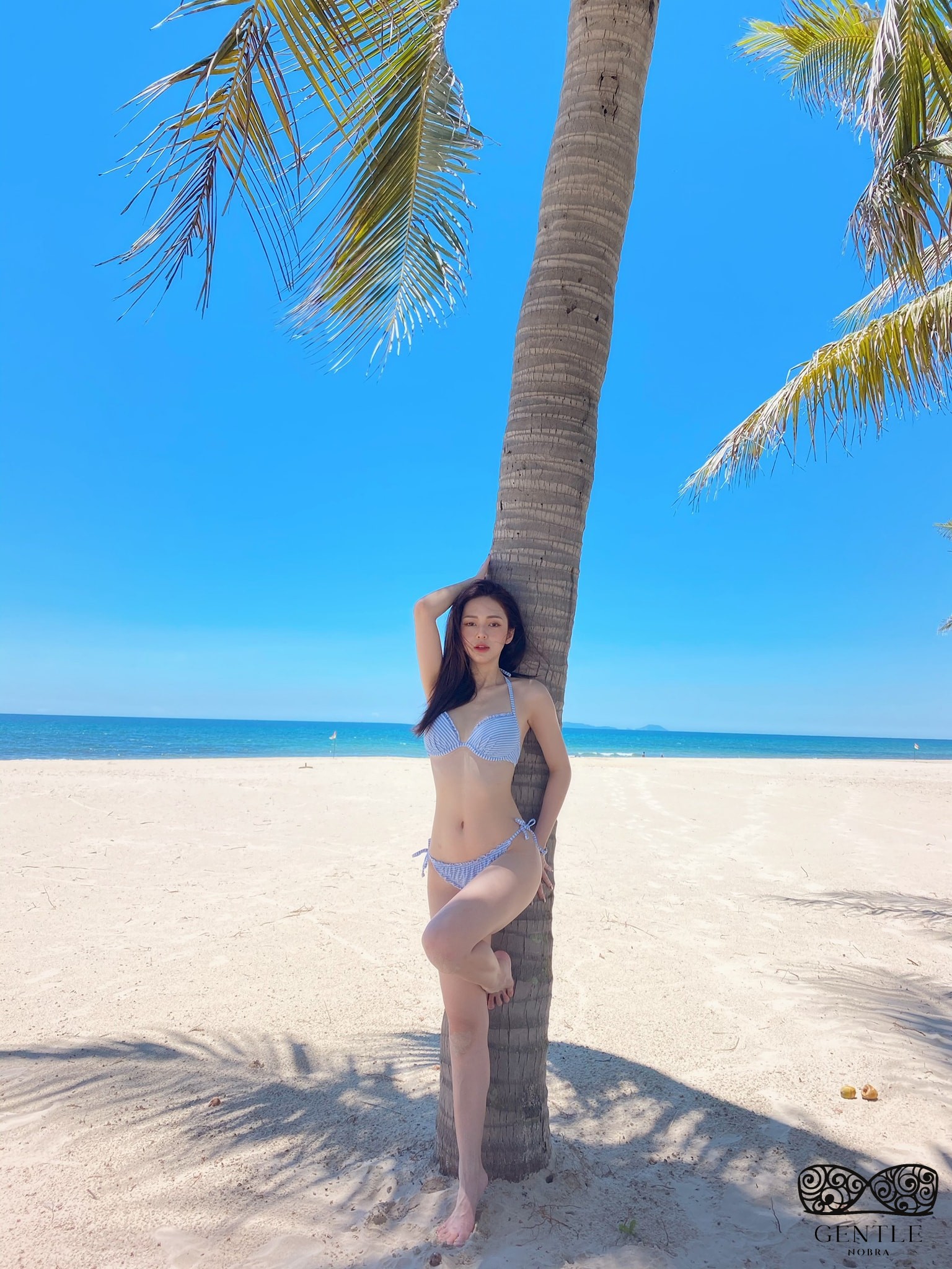 ca sĩ liz kim cương mặc bikini sexy