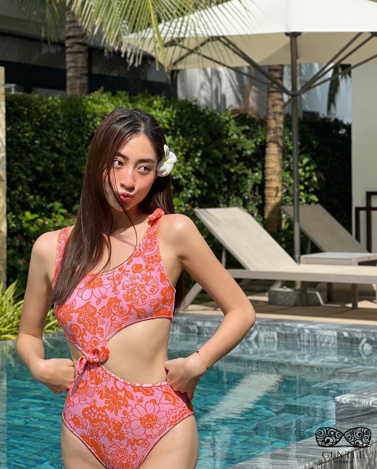 Lương Thuỳ Linh mặc body suit quyến rũ