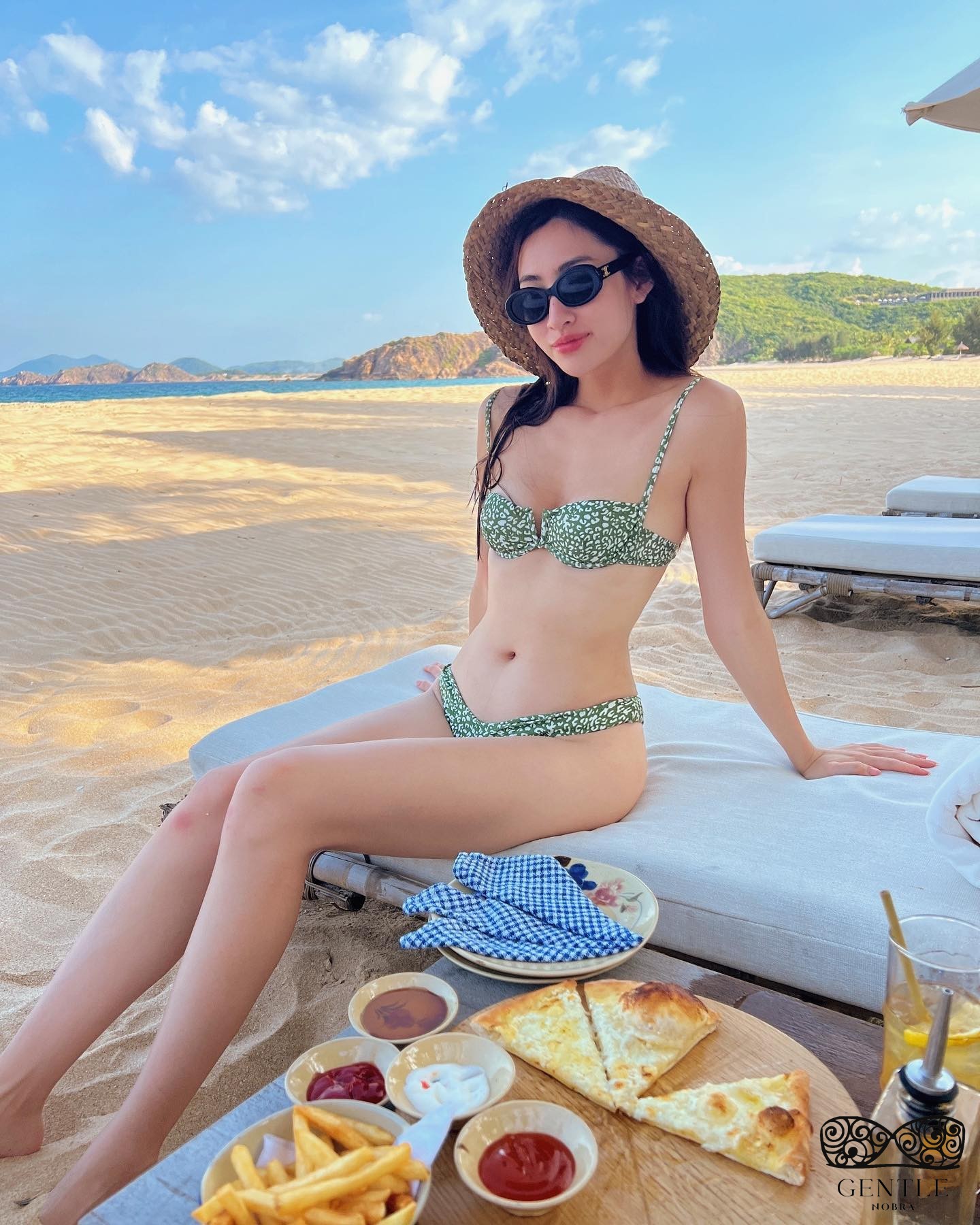  Lương Thuỳ Linh mặc bikini siêu nhỏ 2