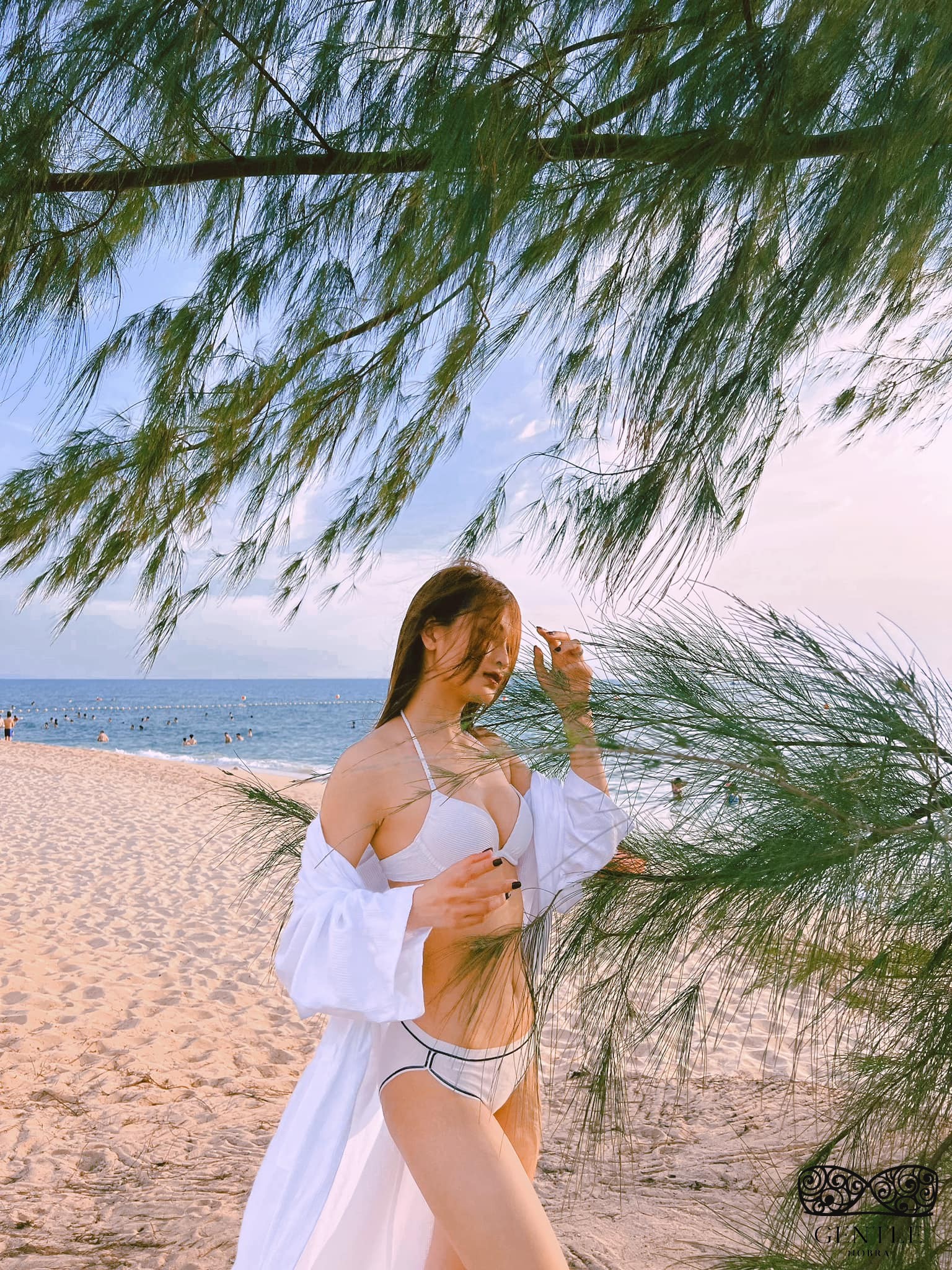 mc mù tạt bikini 4