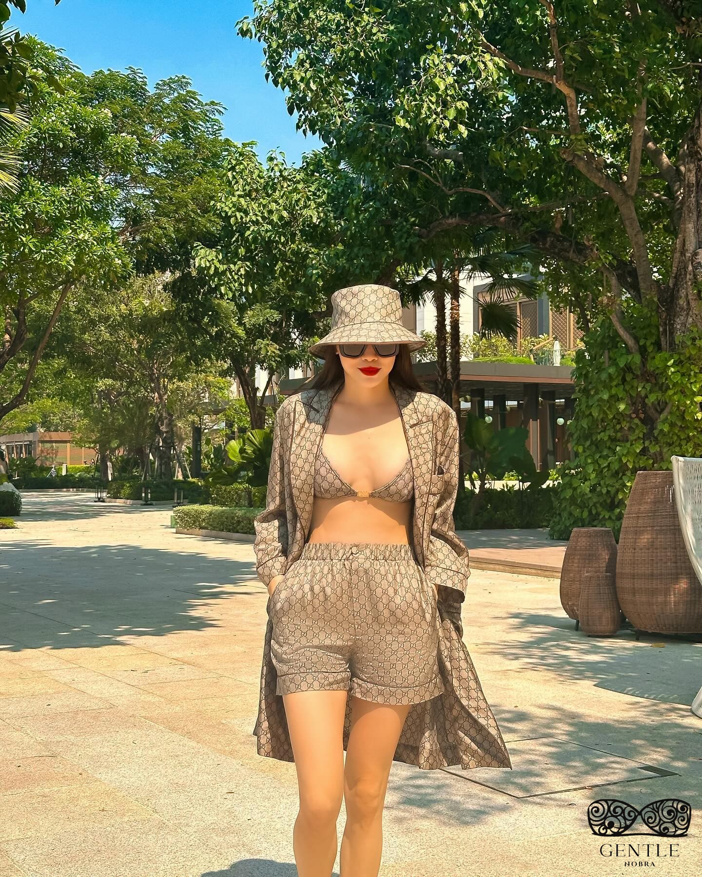 ca sĩ Hồ Ngọc Hà bikini 3