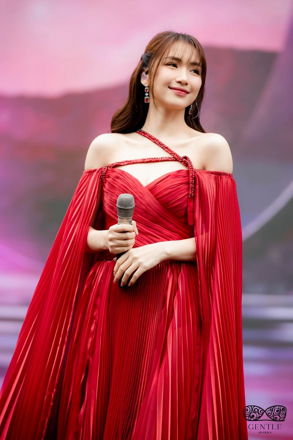 55+ ảnh ca sĩ Hòa Minzy mặc bikini khoe body mẹ đơn thân 6 Hòa Minzy sexy 3