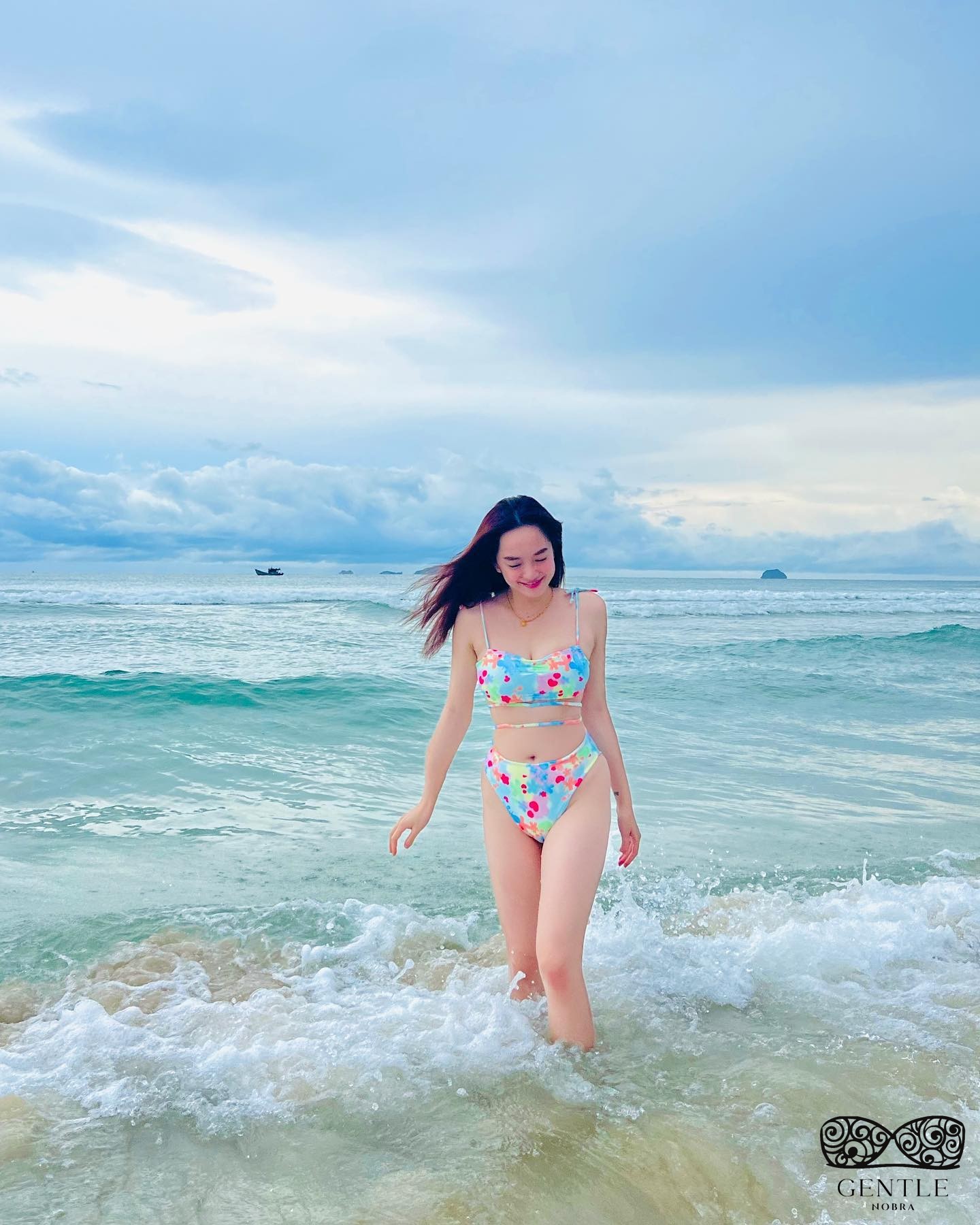 Ảnh bikini của Kaity Nguyễn