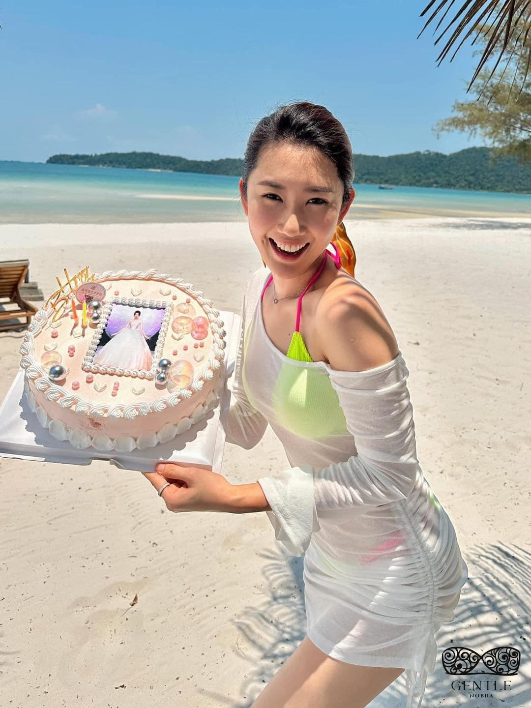 Diễn viên Thúy Ngân bikini 4