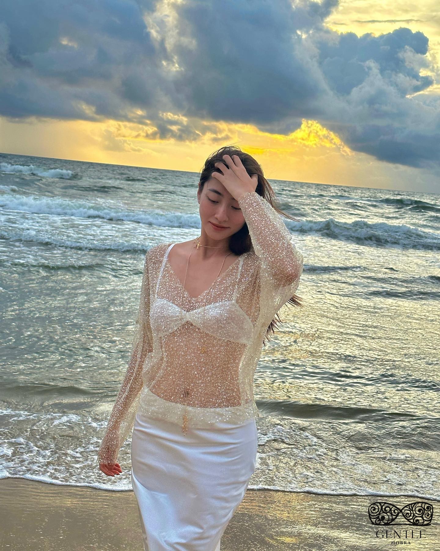 ảnh Lương Thuỳ Linh bikini nóng bỏng 4