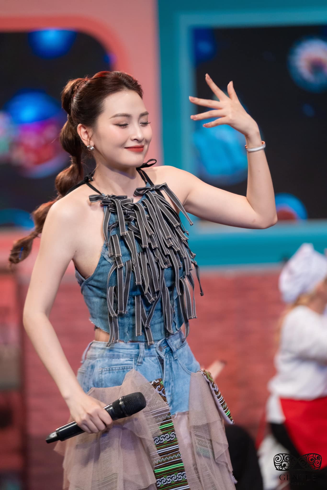 hình ảnh mc mù tạt sexy cuốn hút 2