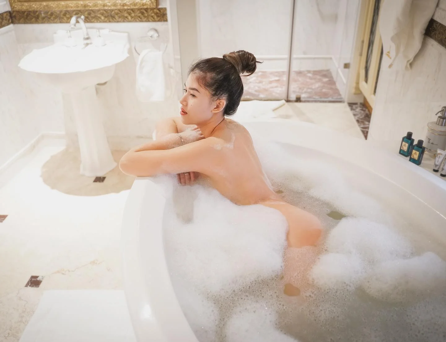 Tổng Hợp 65+ Ảnh Ngọc Thanh Tâm Bikini Sexy Nóng Bỏng Nhất 63 Ngọc Thanh Tâm khỏa thân tắm trong bồn 3